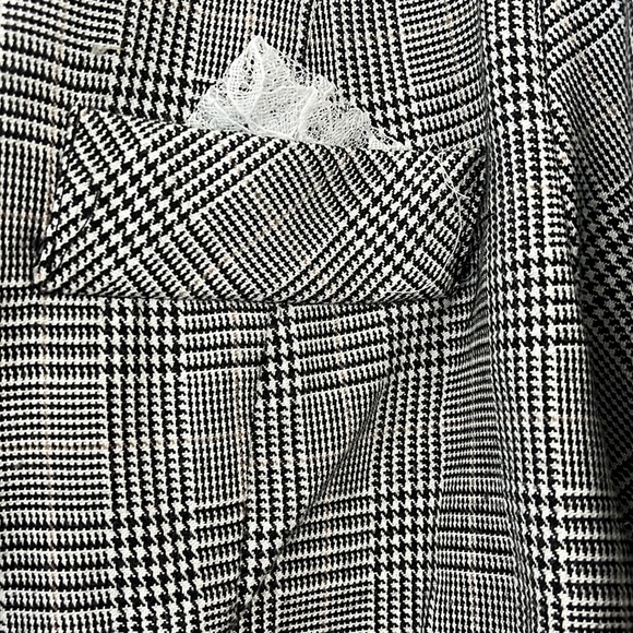 1990s Checkered Houndstooth Blazer – Vintage Charm with Faux Pearl Detail #410 - Picture 4 of 7